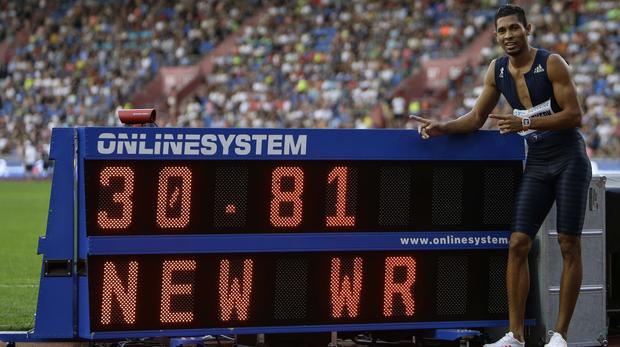 van Niekerk, nou record mondial la 300m