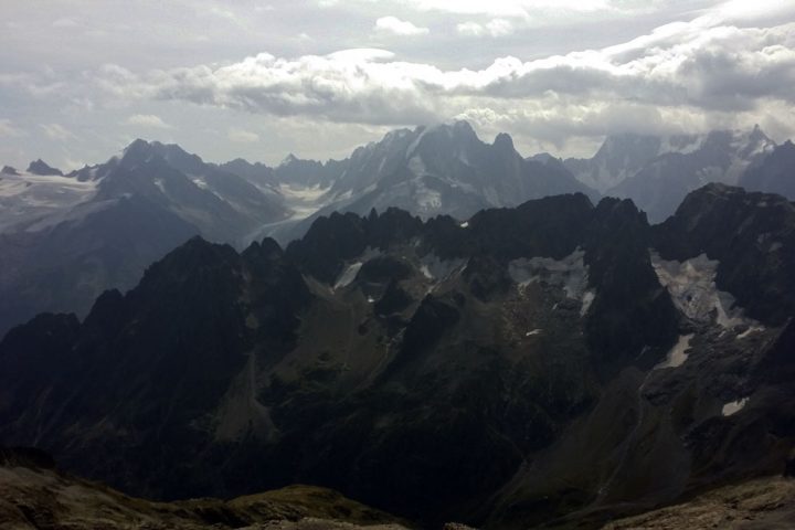 Vedere de pe Mont Buet spre Alpi